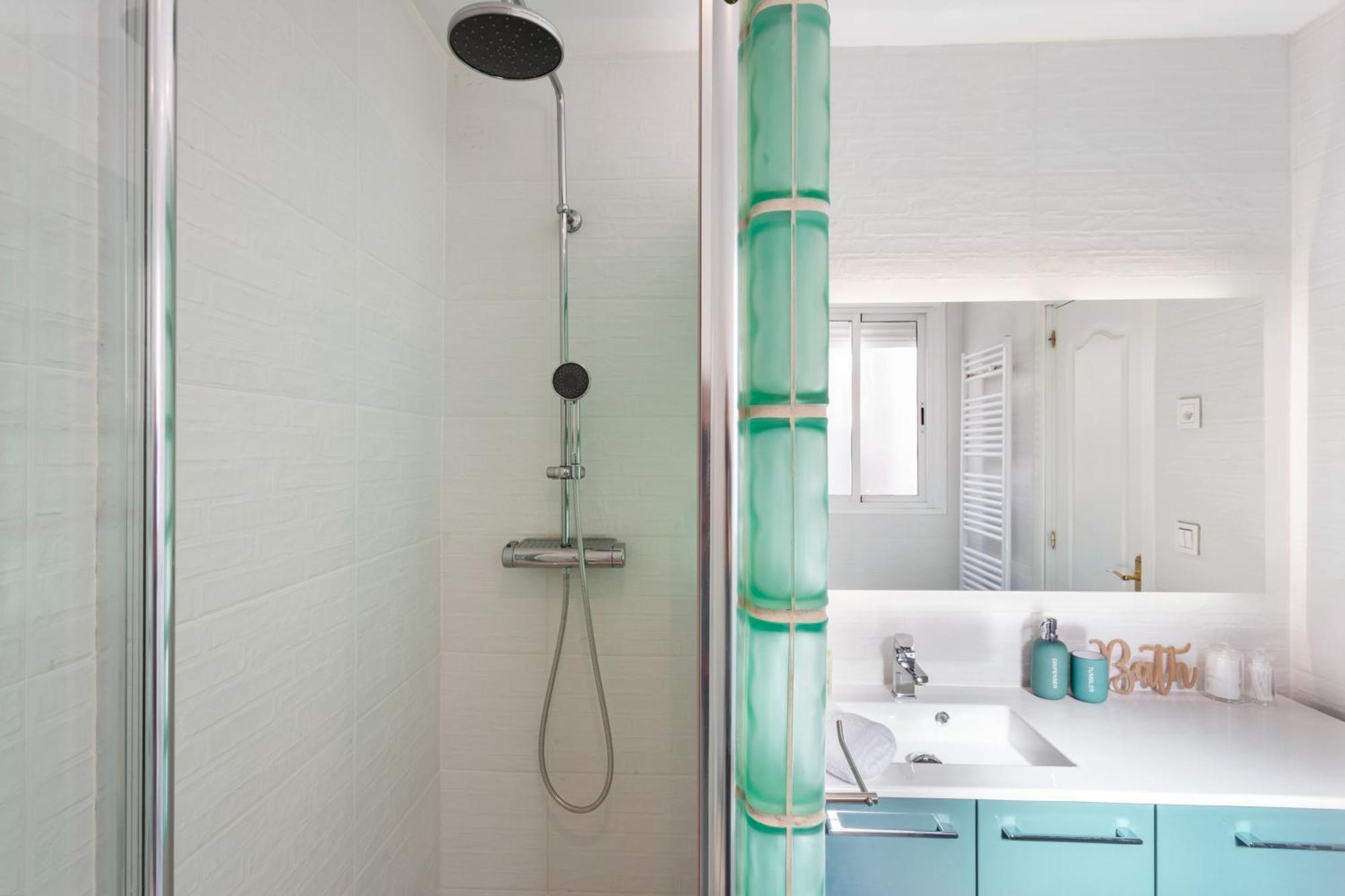 Elegant 1 Bedroom Apartment In The Heart Of Centro Madrid Luaran gambar
