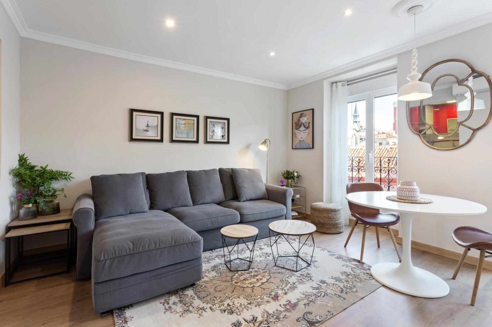 Elegant 1 Bedroom Apartment In The Heart Of Centro Madrid Luaran gambar